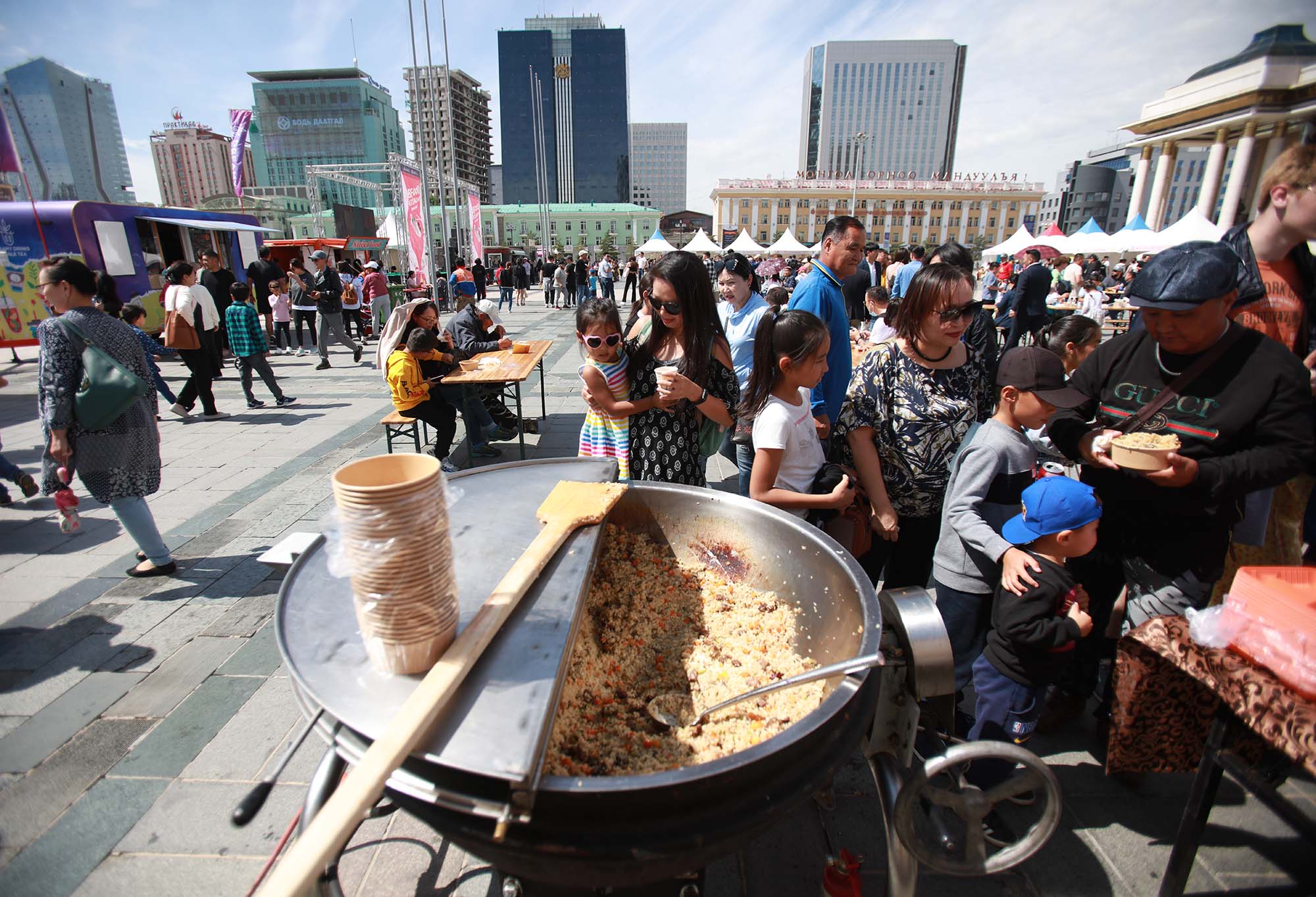 UB FOOD FESTIVAL:ГУДАМЖНЫ ХООЛНЫ ҮЙЛЧИЛГЭЭ ЭРХЛЭГЧДИЙГ ДЭМЖИНЭ ...